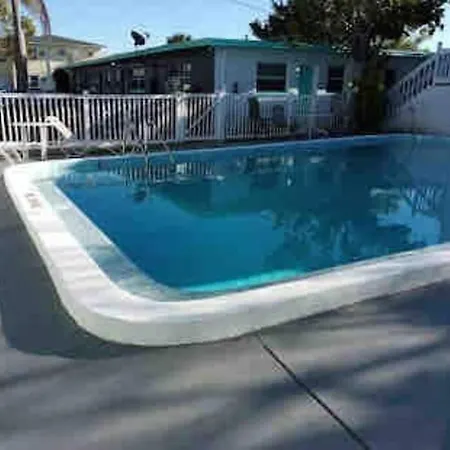Private One-Bedroom 8 -Directly Across From Beach St. Pete Beach Exterior photo
