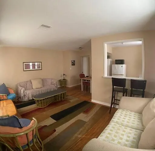Private One-Bedroom 8 -Directly Across From Beach