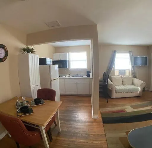 Private One-Bedroom 8 -Directly Across From Beach